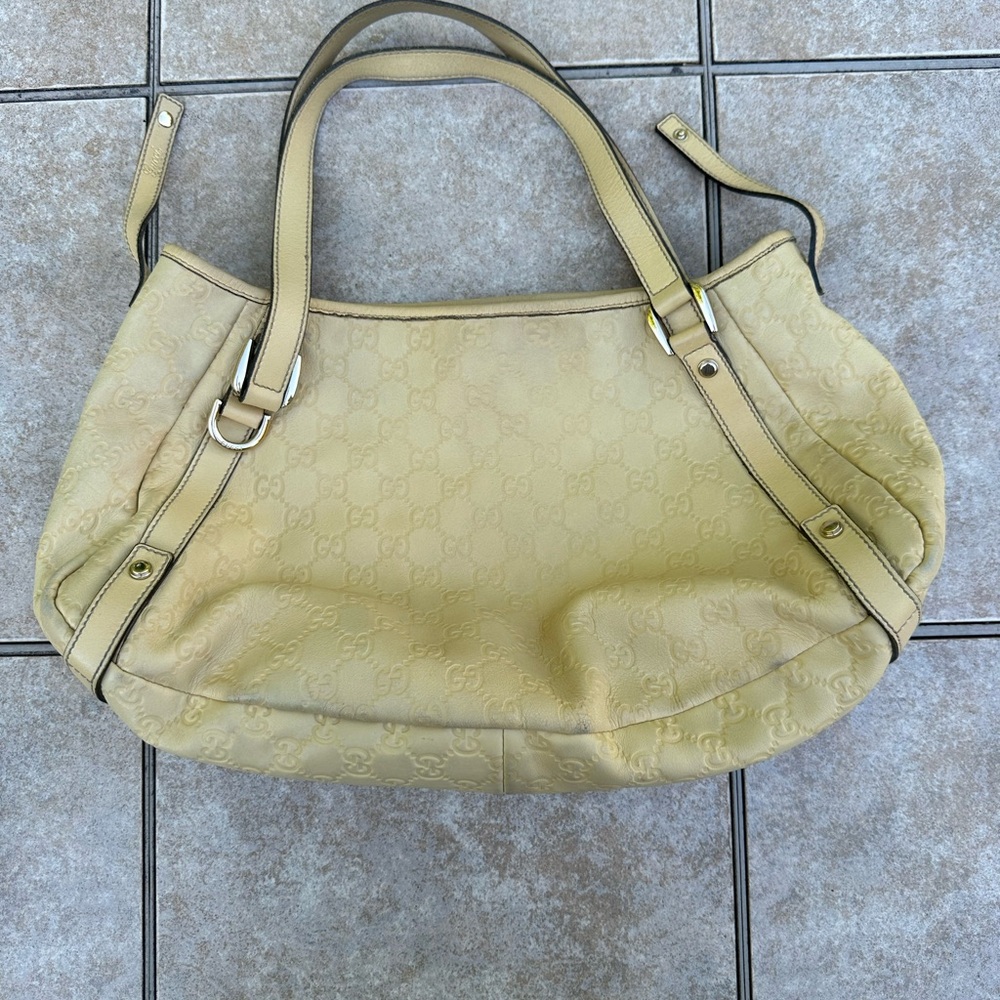GUCCI
Guccissima Leather Shoulder Bag - Picture 8 of 16